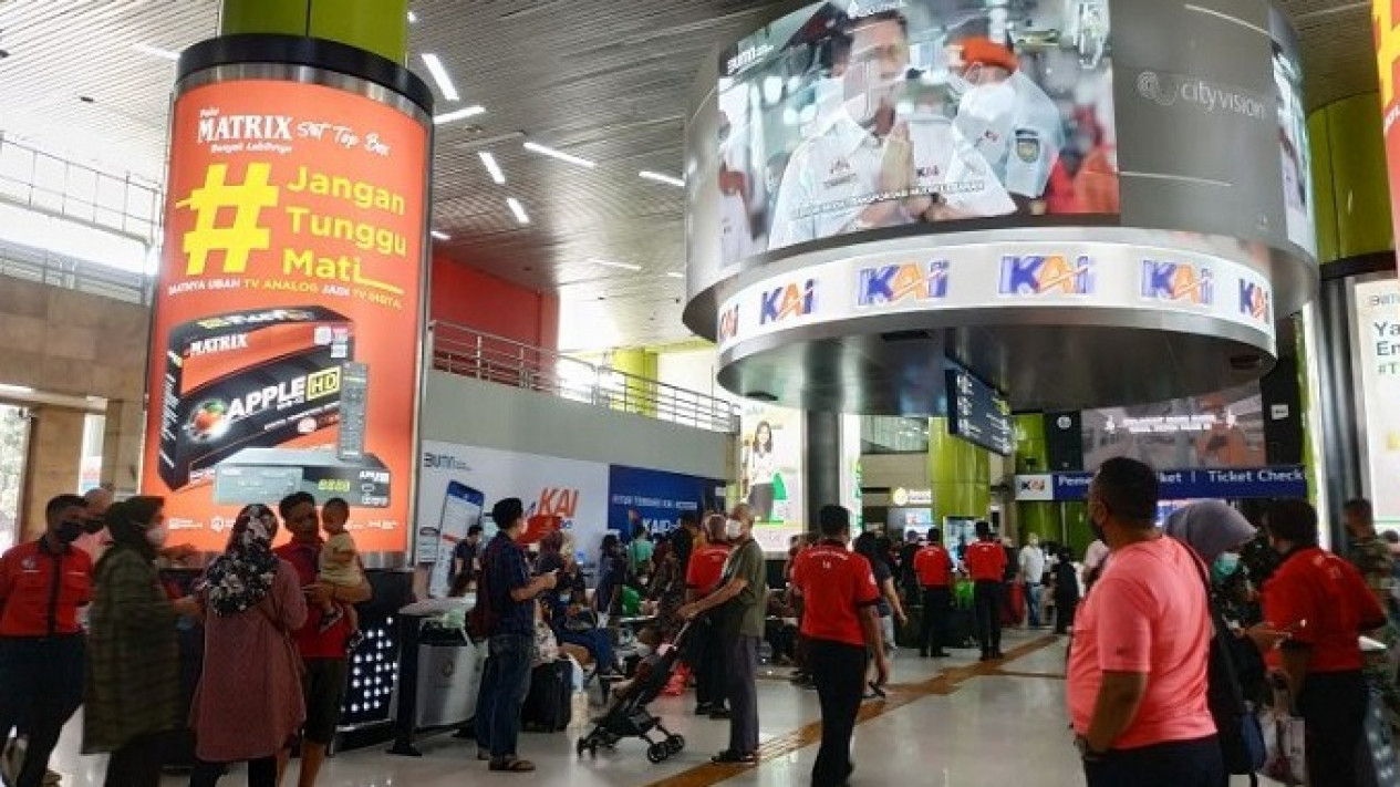 Beredar Kabar Stasiun Gambir Tak Layani Kereta Jarak Jauh, Ini Respons PT KAI
            - galeri foto