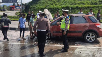 Diduga Korsleting Listrik, Sebuah Mobil Terbakar di Exit Tol Bawen