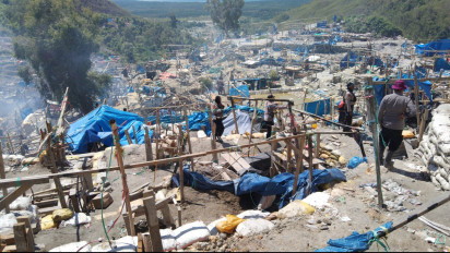 Ratusan Personel Dikerahkan Saat Razia Tambang Emas Ilegal di Gunung Botak