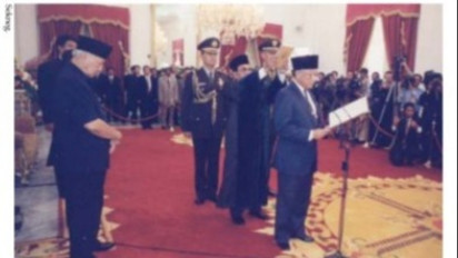 Ketika Dilantik Sebagai Presiden, Habibie Justru Merasa Menjadi Manusia yang Paling Kesepian