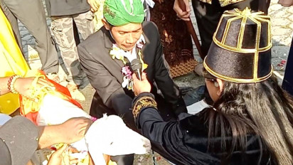 5 Perkawinan Tak Masuk Akal Manusia dengan Binatang, Ada yang Kawini Kucing Betina hingga Anjing Jantan