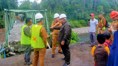 2,5 Tahun Ambruk Akibat Banjir Bandang, Jembatan Lubuk Napa Mulai Dibangun Kembali