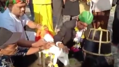 Kalimat Syahadat Bergema di Kantor MUI Gresik, Pria yang Kawini Kambing Taubat, Anggota DPRD Juga Ikut Bertaubat