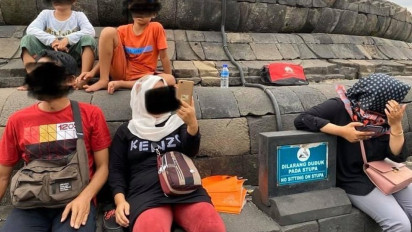 Kelakuan Tidak Sopan Pengunjung Candi Borobudur yang Merupakan Tempat Suci Umat Budha
