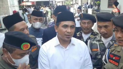 Takziah ke Kediaman Mbah Dim, Gus Yasin: Beliau Ahli Surga