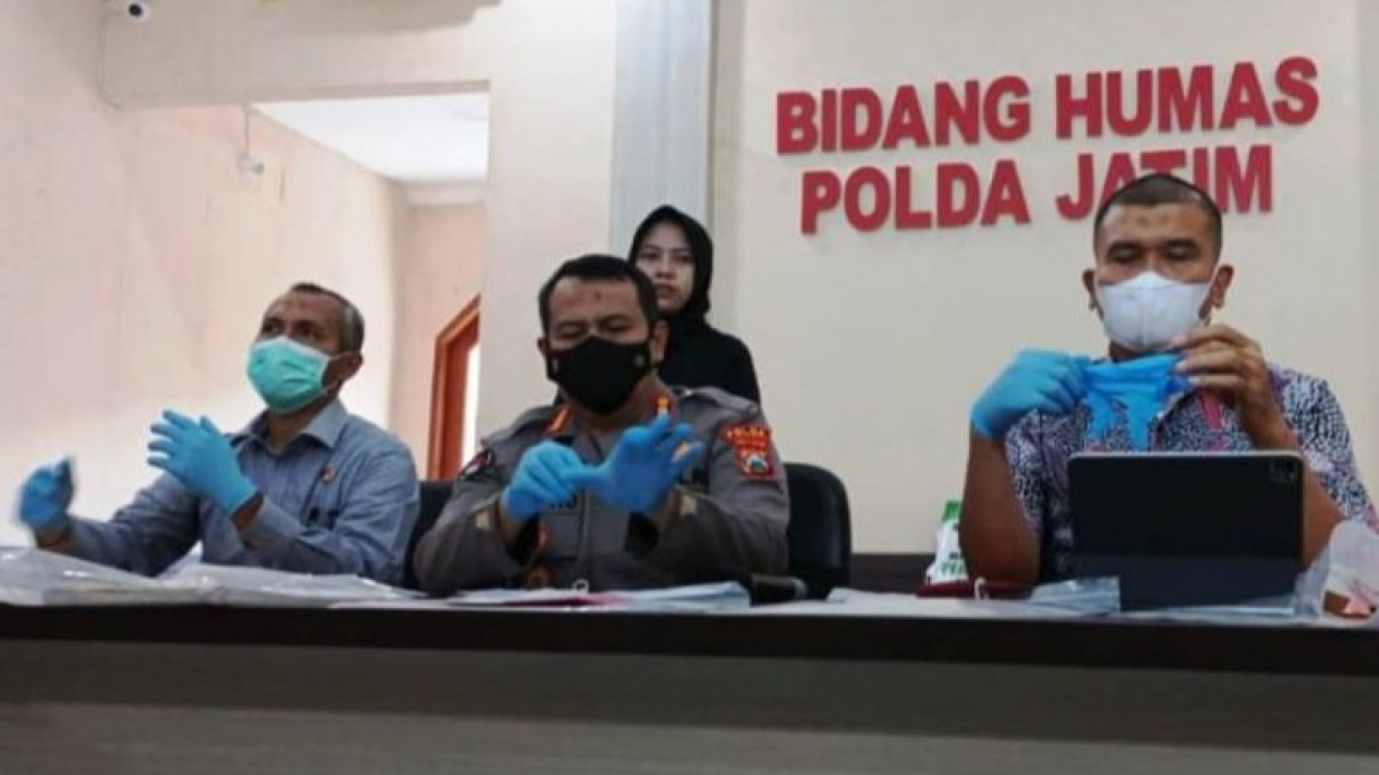 Ketua Khilafatul Muslimin Surabaya Raya Ditetapkan Sebagai Tersangka
            - galeri foto