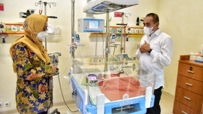 Edy Rahmayadi Jenguk Bayi Kembar Siam Asal Asahan dan Jamin Biaya Perobatan