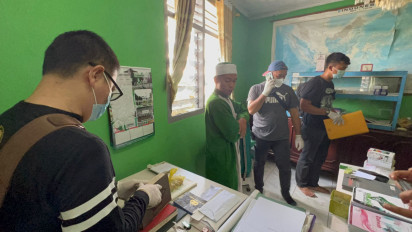 Polisi Geledah Kantor Khilafatul Muslimin di Lampung, Temukan Brankas Berisi Ratusan Juta Rupiah