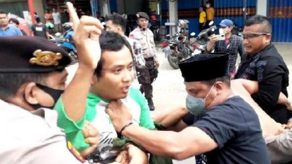 Uang Operasional Ditemukan Miliaran, 2 Tersangka Khilafatul Muslimin Dibawa dari Lampung ke Polda Metro Jaya