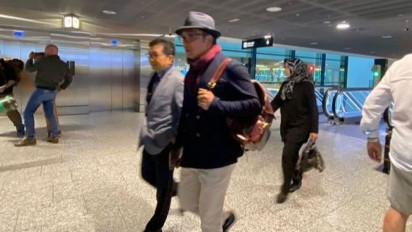 Ridwan Kamil di Bandara Zurich Swiss, Siap Bawa Jenazah Eril