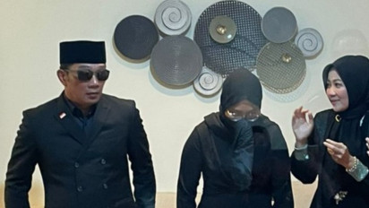 Ridwan Kamil, Atalia dan Putrinya Kompak Berbaju Hitam Ketika Jemput Jenazah Eril