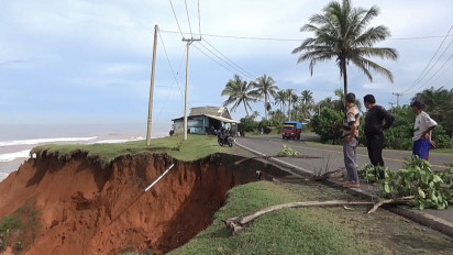 Tergerus Abrasi, Tebing di Jalinbar Sumatera Lais-Ketahun Amblas