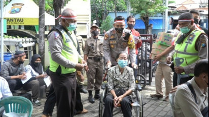 Peringati Hari Bhayangkara ke 76, Polisi Jemput Warga Difabel dan Lansia untuk Ikut Vaksinasi