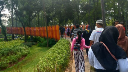 Marak Parkir Liar dan PKL di Tebet Eco Park Bikin Macet Jalanan, Petugas Dishub DKI Langsung Bereaksi