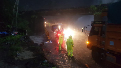 Air Terjun Lembah Anai Meluap, Jalinsum Padang-Bukittinggi Terhambat