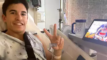 Marc Marquez saat berada di rumah sakit