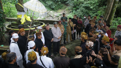 Jelang Peringatan Yadnya Kasada 2022, Warga Tengger di Gunung Bromo Gelar Ritual Mendak Tirta