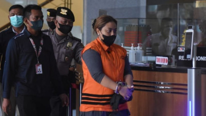 Mantan Bupati Tabanan Ni Putu Eka Wiryastuti Didakwa dengan Pasal Penyuapan