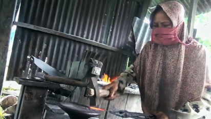 Melirik Pandai Besi di Desa Lammatti Riaja, Warisan Masyarakat Turun Temurun