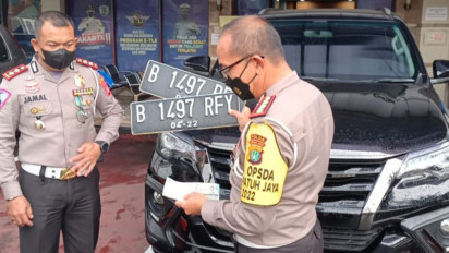 Polisi Cabut Pelat RFY yang Gunakan Rotator dan Terobos Jalur Transjakarta di Ragunan