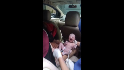 Kisah Suami Bantu Istrinya Melahirkan di Dalam Mobil Grab Car, Ceritanya Bikin Deg-degan