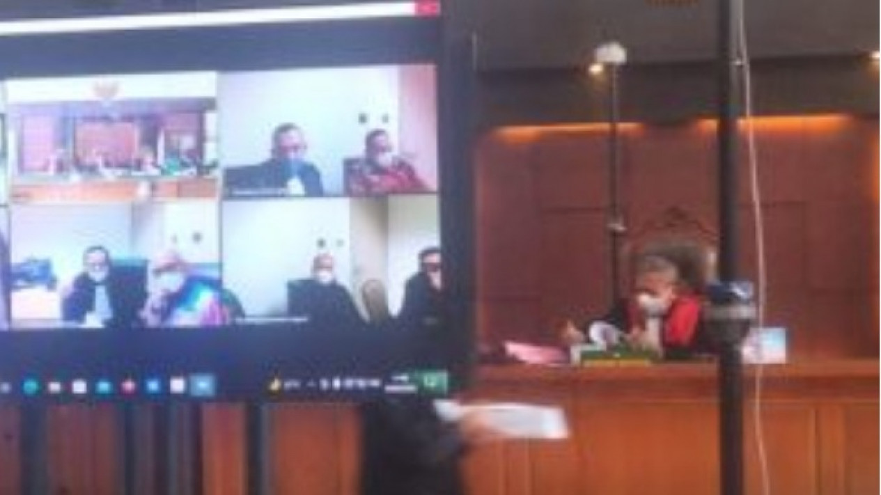 Eks Bupati Dodi Reza Dituntut 10 Tahun, Wajib Kembalikan Kerugian Negara Rp 2,9 Miliar
            - galeri foto