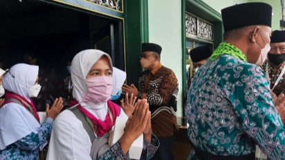 156 Jemaah Haji dari Yogyakarta Berangkat, Termuda 20 Tahun dan Tertua 64 Tahun