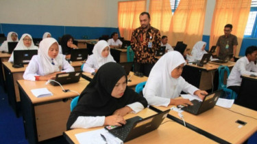 Hore! Tunjangan Insentif Guru Madrasah Bukan PNS Cair Bulan Juni