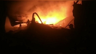 Penampakan Pabrik Kapas di Bandung Terbakar, 8 Unit Damkar Dikerahkan