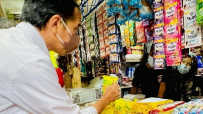 Jokowi Blusukan ke Pasar Baros Banten, Cek Harga Minyak Goreng