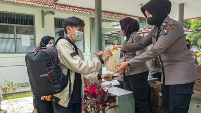 Hadiah Bermanfaat, Peserta Vaksin Covid-19 Dapat Reward Minyak Goreng