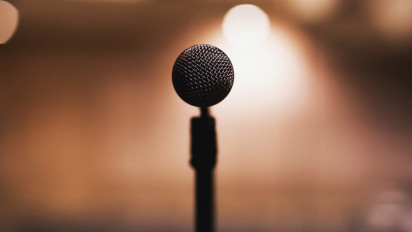 Efek Obat Bius, Seorang Wanita Nyanyi di Ruang Operasi, Netizen: Untung Suaranya Bagus