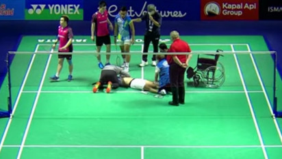 Terkapar di Akhir Pertandingan, Pelatih Ganda Putra Malaysia Rexy Maniaky Hampiri dan Peluk Yeremia Rambitan