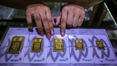 Emas Jatuh Tertekan Kenaikan Dolar dan Imbal Hasil Obligasi AS