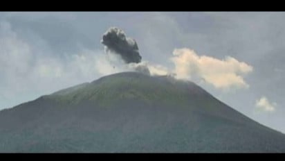 Gunung Ile Lewotolok Erupsi, Waspada Ada Guguran Awan Panas