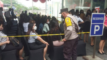 Antisipasi Membludak, Polsek Neglasari Amankan Proses Rekrutmen Pegawai AirAsiaÂ 