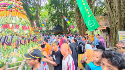 Tradisi Sedekah Bumi di Pati, 2 Gunungan Jadi Rebutan Warga