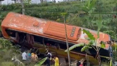Laka Maut Bus Pariwisata Tabrak Belasan Mobil dan Motor di Bali