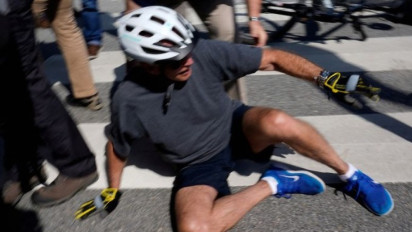 Joe Biden Terjatuh dari Sepeda Gara-Gara Ini