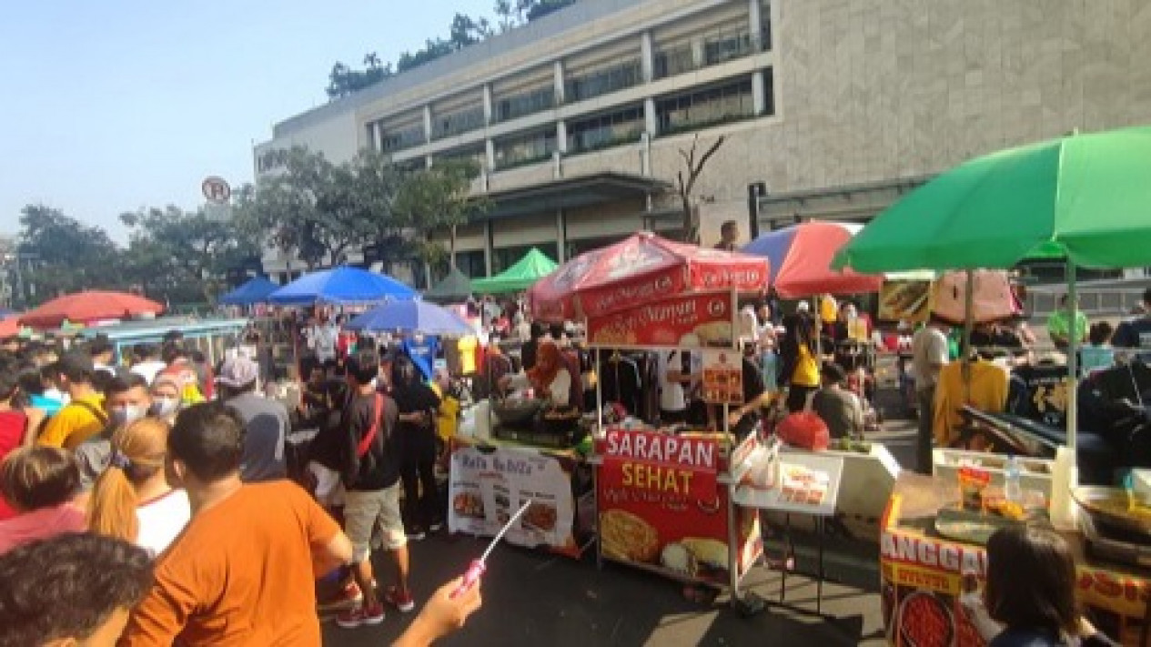 Pedagang Kaki Lima Ramaikan CFD di Bundaran HI, Maman: Alhamdulillah Perekonomian Kembali Stabil
            - galeri foto