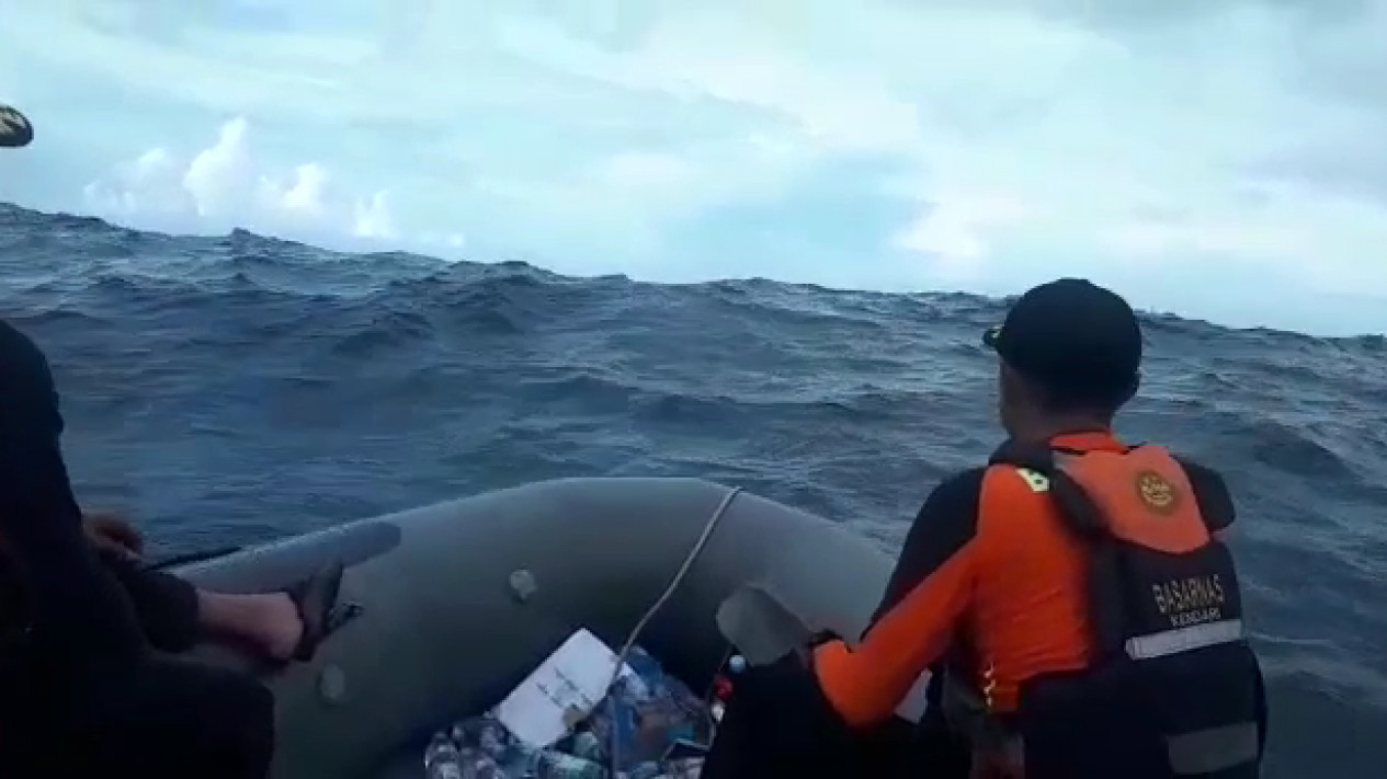 Hari Ketiga Pencarian Nelayan yang Hilang Misterius di Perairan Patuno Wakatobi Berlanjut
            - galeri foto