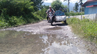 Jalan Panosan-Teger Miko Aspal Aceh Tenggara Terkelupas, Warga Minta Perhatian Pemerintah