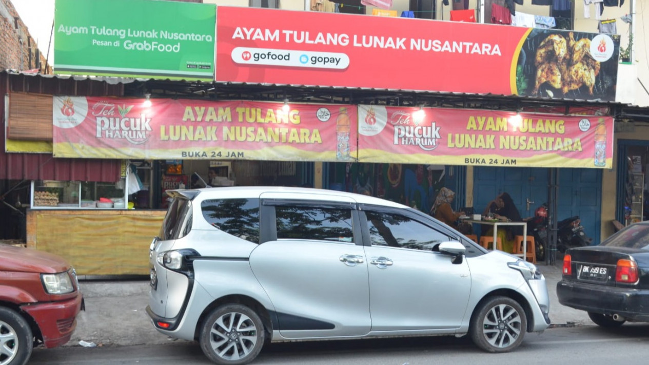 Akui Punya Tangkal Hadapi Kenaikan Harga Cabai, Ini Kata Pedagang Kuliner di Kota Medan
            - galeri foto