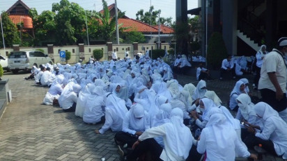 Aksi Demo Ribuan Nakes Honorer Desak Pemkab Brebes Angkat Mereka Jadi PPPK