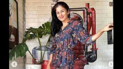 Profil Monica Oemardi, Artis Drama Kolosal yang Kepergok Sedang Menarik Gerobak yang Penuh Barang Rongsokan