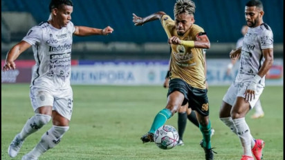 Persebaya Gagal di Piala Presiden 2022, Aji Santoso Kritik Keputusan Wasit: Pelanggaran di Dalam Box