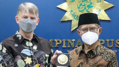 Dubes Inggris Owen Jenkins Temui Haedar Nashir, Apresiasi Sepak Terjang Muhammadiyah