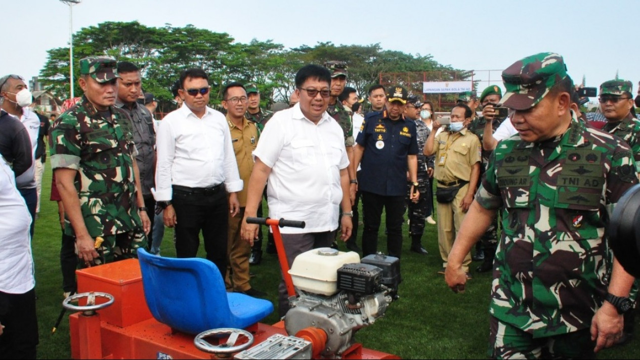 Berstandar FIFA,  Lapangan Artifisial Sudirman Soccer Field di Cilacap Diresmikan KSAD
            - galeri foto