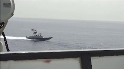 Insiden Terjadi Antara Kapal Perang Angkatan Laut Amerika Serikat dengan Kapal Garda Revolusi Iran di Selat Hormuz