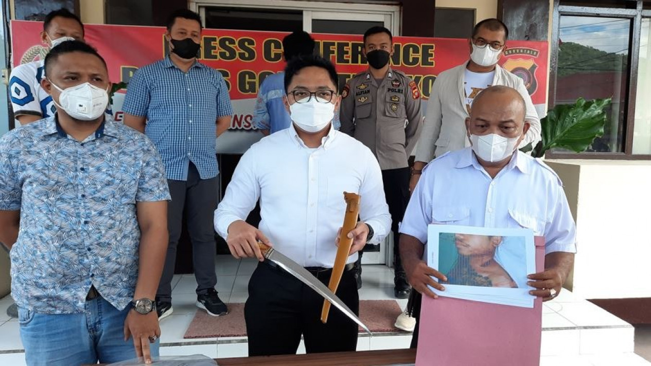 Diduga Pengaruh Minuman Keras, Remaja 17 tahun Ini Tikam Pengunjung Cafe
            - galeri foto